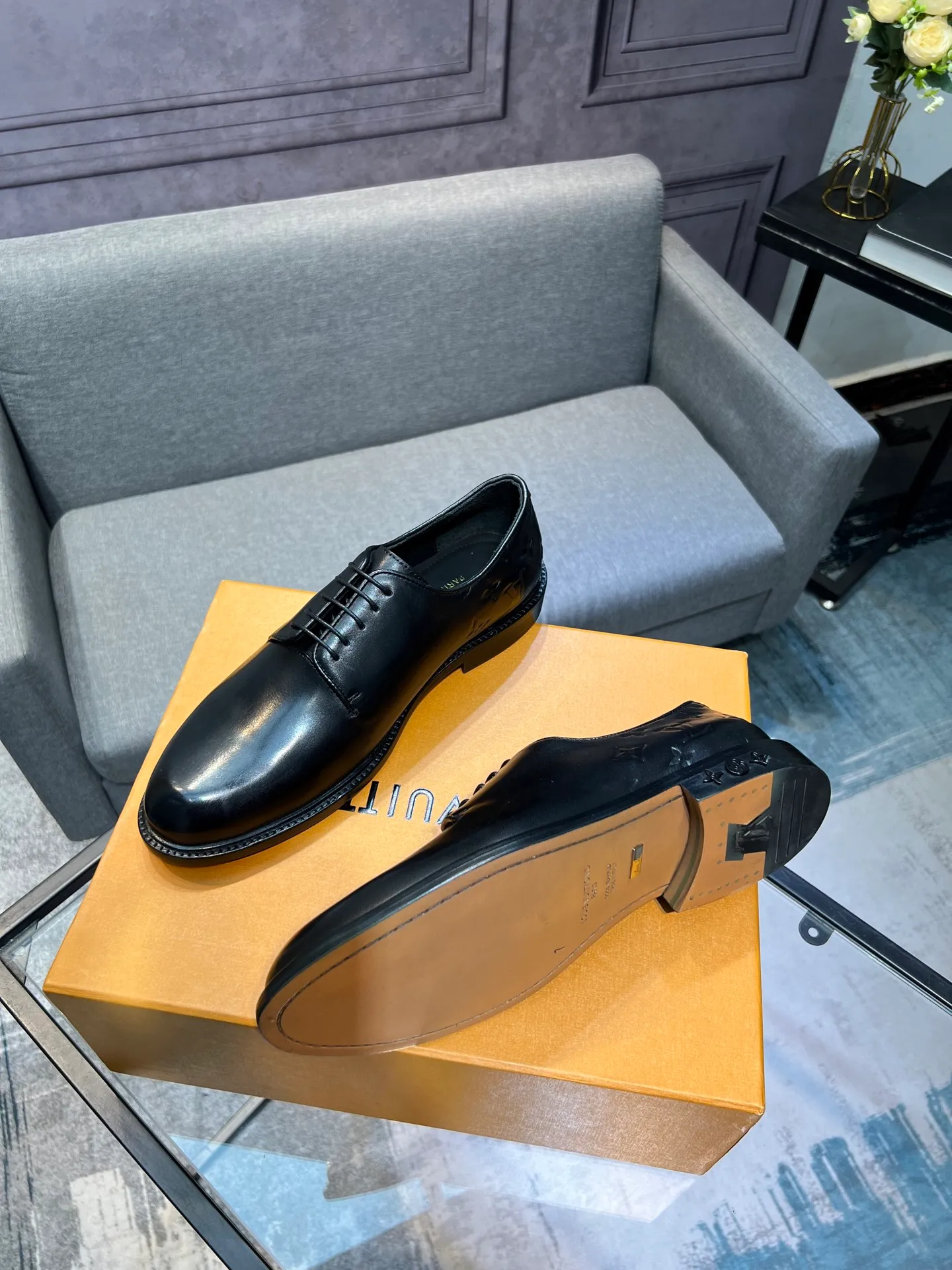 Men's shoes 💰1020 LV top luxury brand, high-quality men's business formal leather shoes, imported genuine leather soles! Customized imported leather, the first layer of open-edge beaded lacquered cowhide, the texture is incomparable, the imported cowhide lining, high-end high-end shoes, don't miss it! size:39-44 (Male 38 45 46 customized)